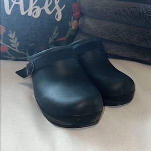 Women's Black Clogs CROCS